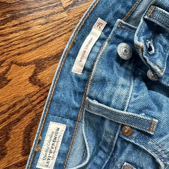 Levi wedgie straight jean: size 25 - Picture 3 of 3